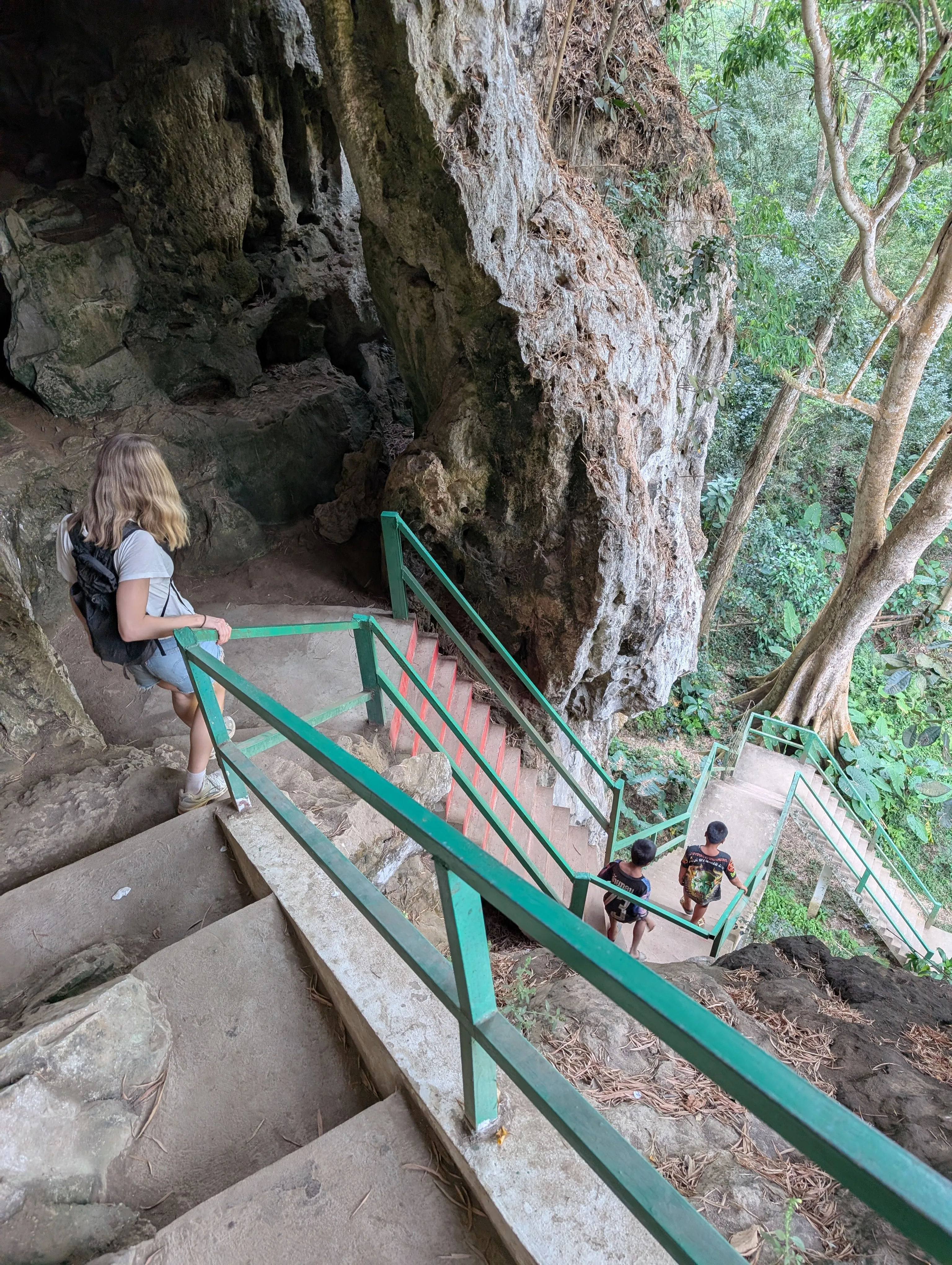 Pha Thok cave